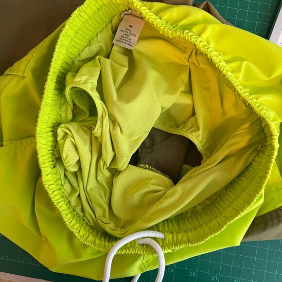 Duluth Trading Men M Green Colorblock Pier Genius Swim Trunks Shorts 9" Inseam - Picture 6 of 7